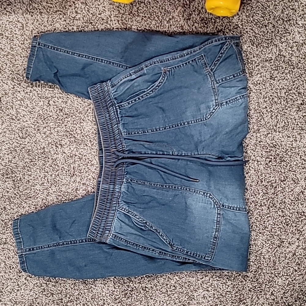 Elastic Waist Loose Fitted Crop Jean